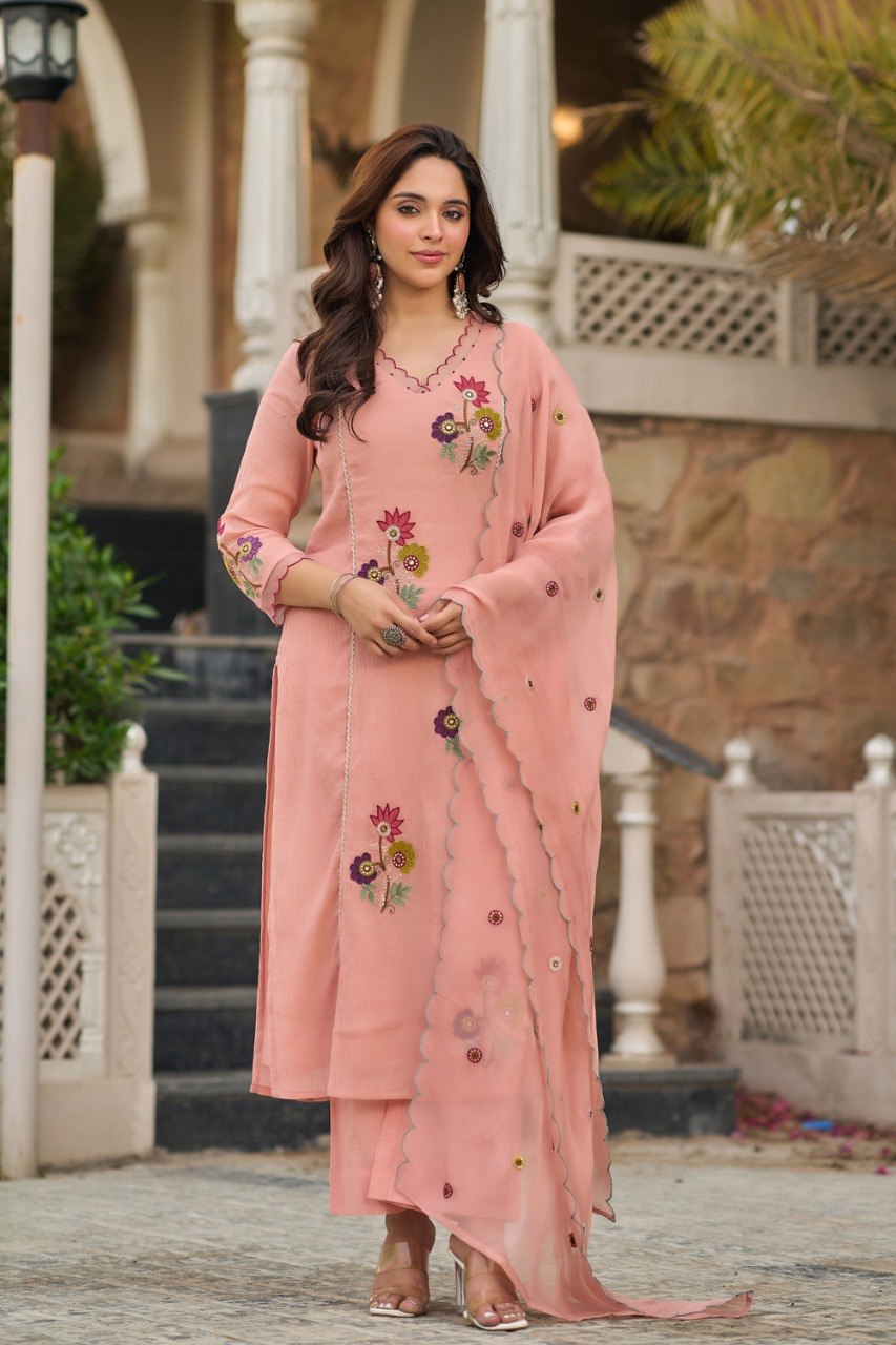 Pastel Peach Roman Silk Kurta Set with Scalloped Floral Embroidery Dupatta – 3-Piece Luxury Festive Salwar Suit