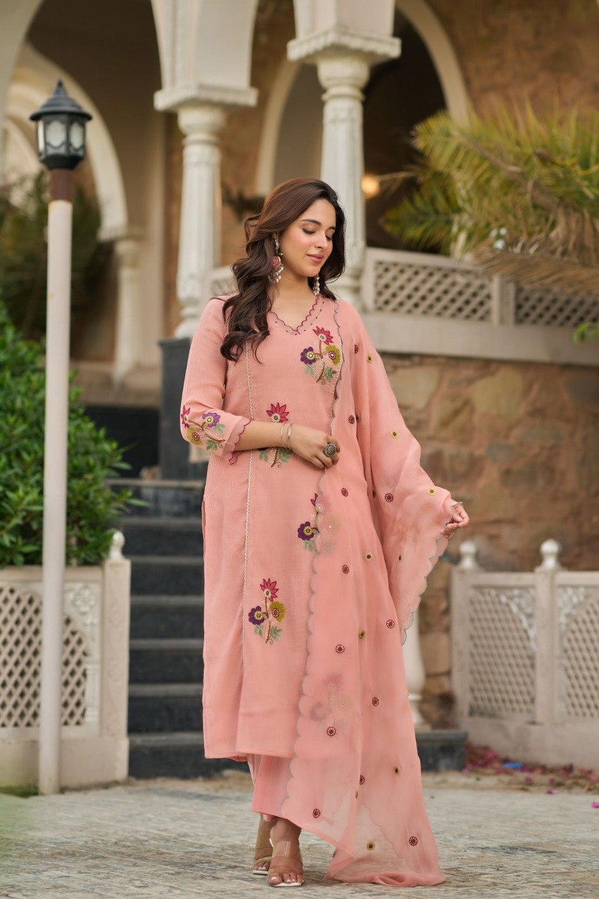 Pastel Peach Roman Silk Kurta Set with Scalloped Floral Embroidery Dupatta – 3-Piece Luxury Festive Salwar Suit