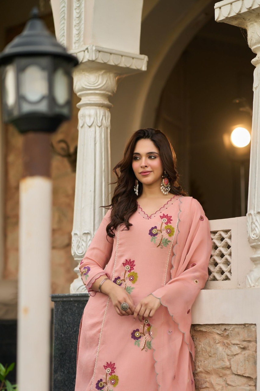 Pastel Peach Roman Silk Kurta Set with Scalloped Floral Embroidery Dupatta – 3-Piece Luxury Festive Salwar Suit