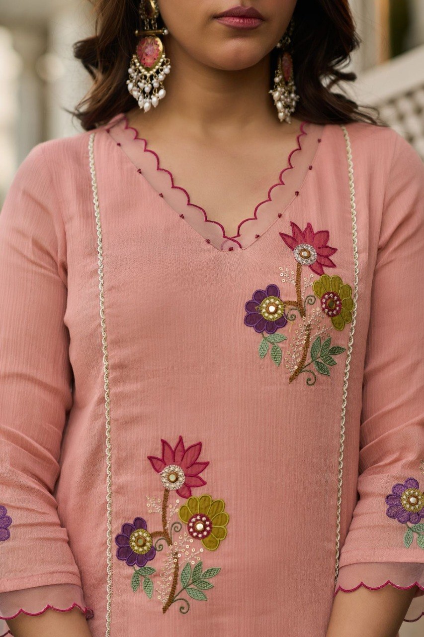 Pastel Peach Roman Silk Kurta Set with Scalloped Floral Embroidery Dupatta – 3-Piece Luxury Festive Salwar Suit