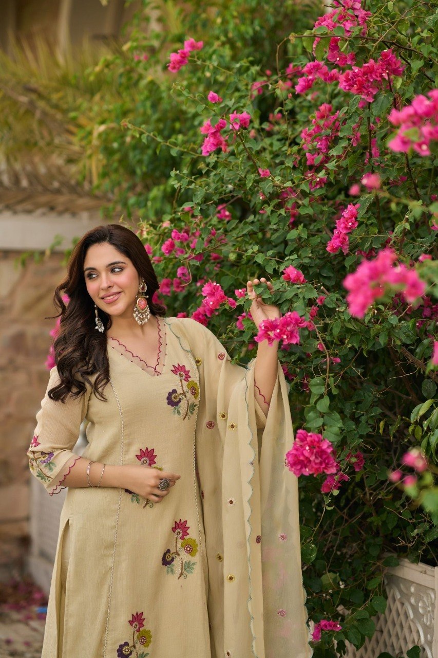 Elegant Beige Roman Silk Kurta Set with Scalloped Floral Embroidery Dupatta – 3-Piece Luxury Monochrome Salwar Suit