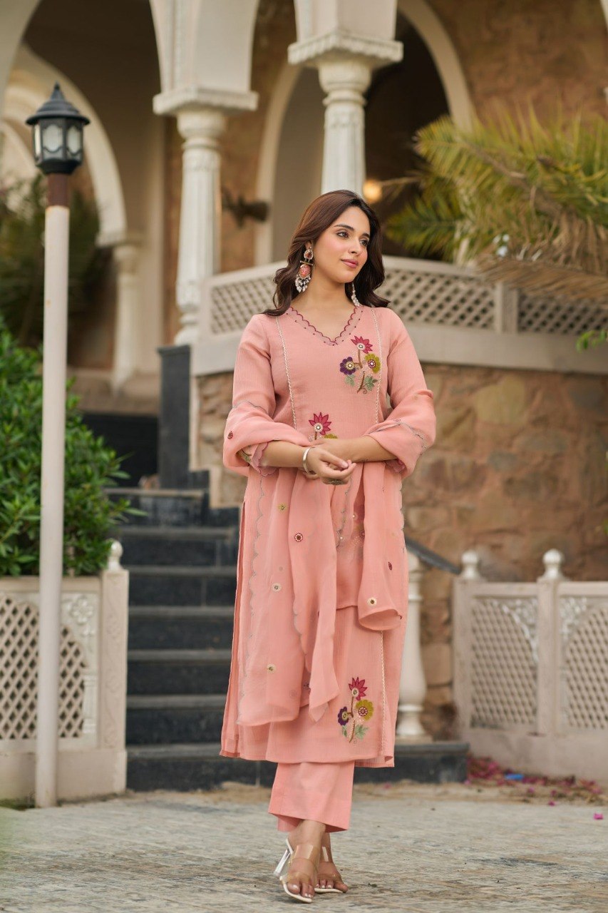 Pastel Peach Roman Silk Kurta Set with Scalloped Floral Embroidery Dupatta – 3-Piece Luxury Festive Salwar Suit